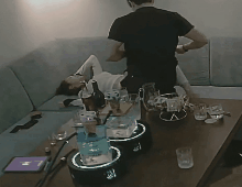 지인 자리비우자마자 바지벗는남